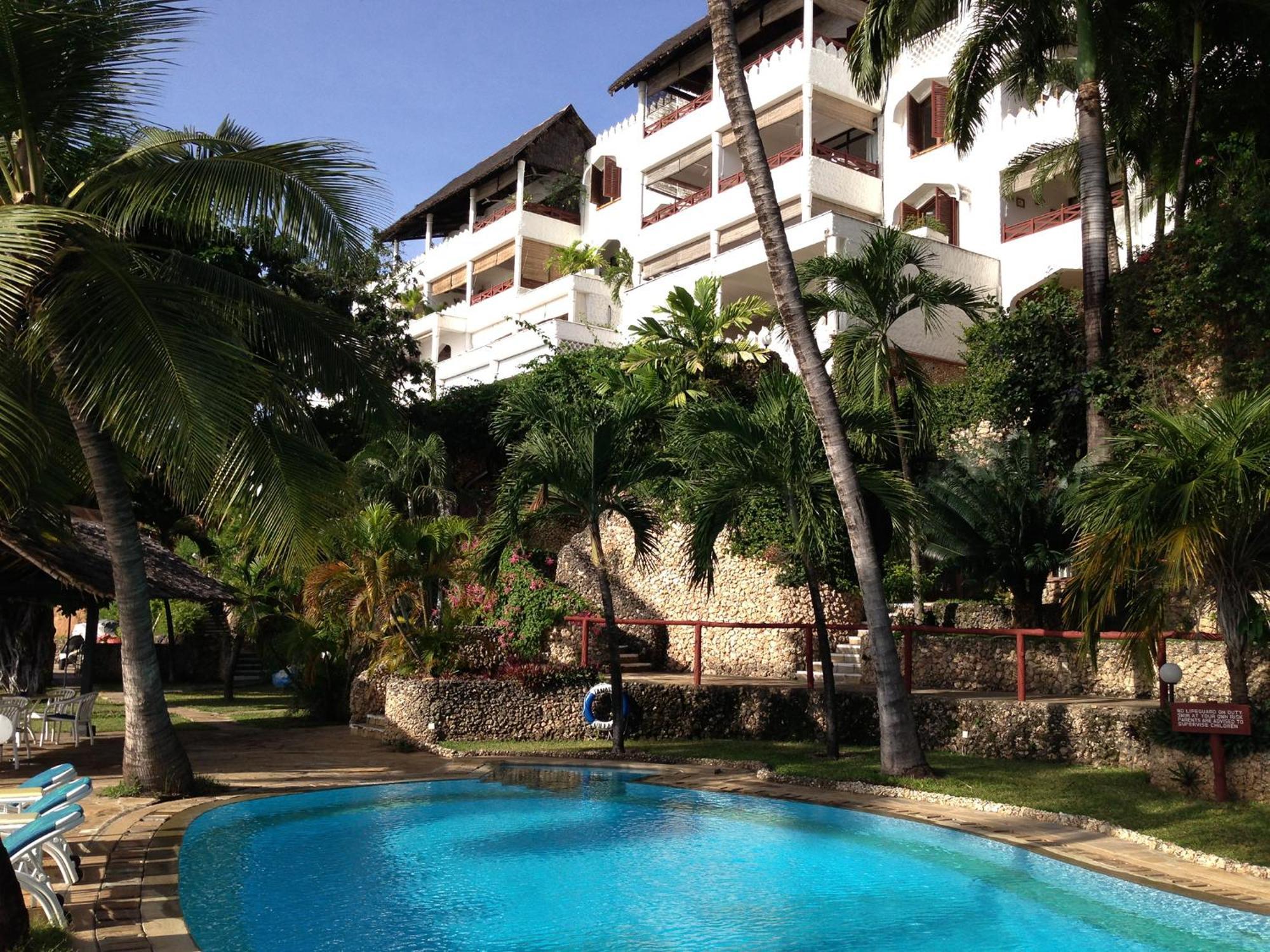 Tamarind Village Hotel Apartments Момбаса Экстерьер фото